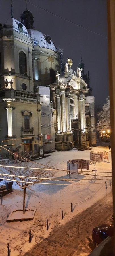 V.I.P Apartments Dominikanos Lviv Ngoại thất bức ảnh