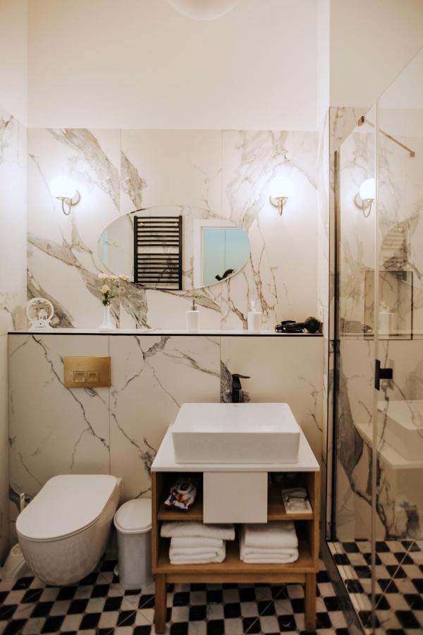V.I.P Apartments Dominikanos Lviv Ngoại thất bức ảnh
