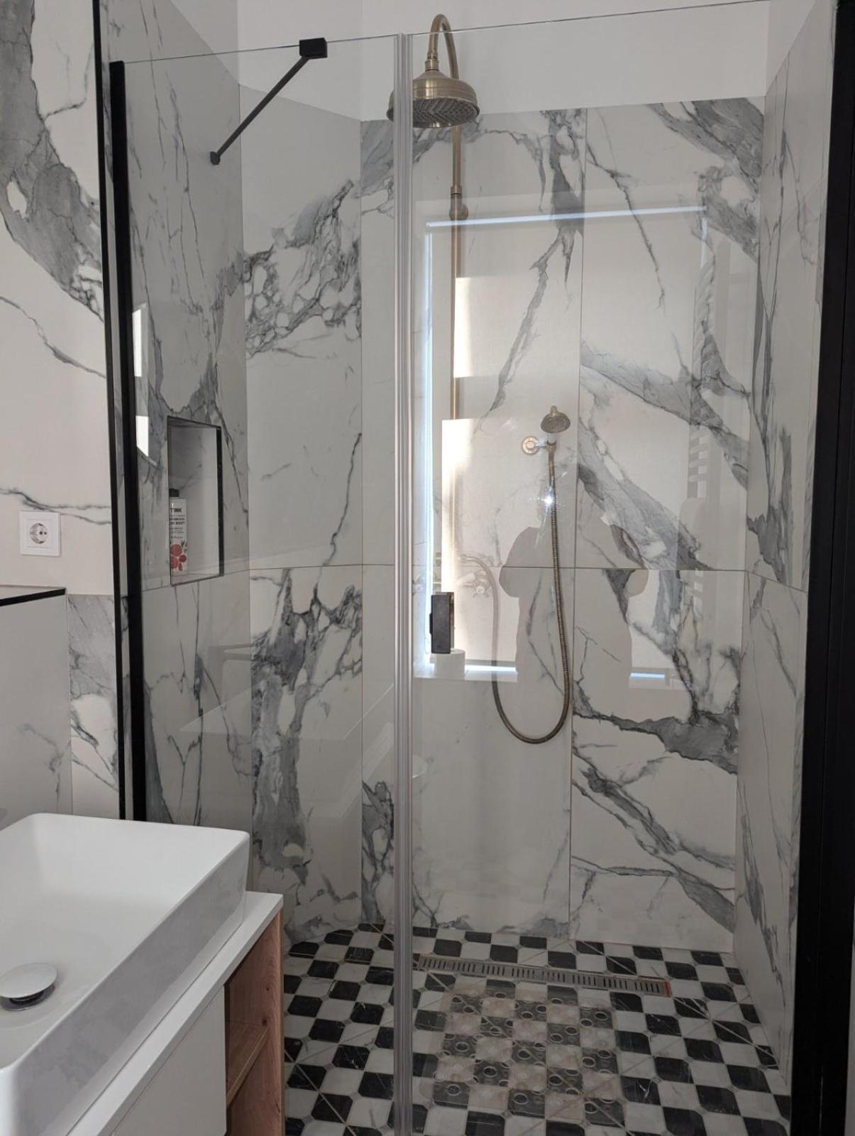 V.I.P Apartments Dominikanos Lviv Ngoại thất bức ảnh